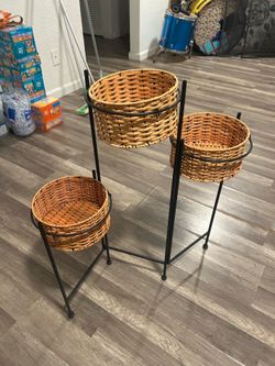Folding plant stand