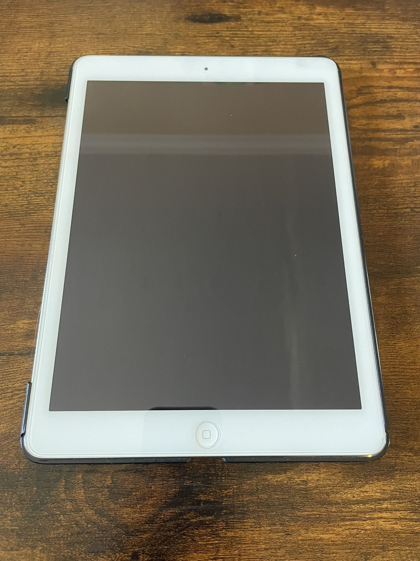 iPad Air GEN 1 32GB with case