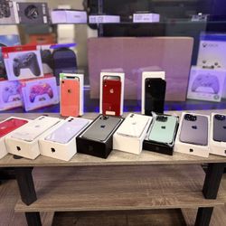 iPhone 15’s, 14’s, 13’s ,12’s 11’s & X’s (Take It Home In Payments/ llévatelo a casa en pagos) 