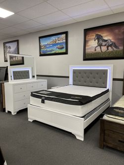 4PC Queen Bedroom Set