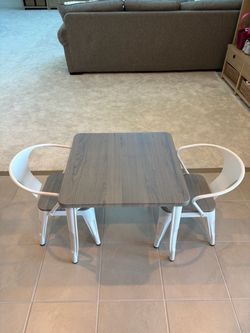 Delta kids bistro table w/chairs