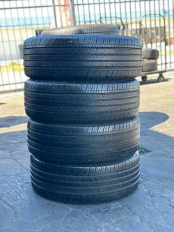SET OF TIRE 225 55 18 GOODYEAR 85% LIFE