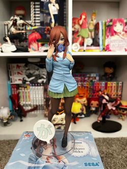 Anime figure ( quintessential quintuplets Miku)