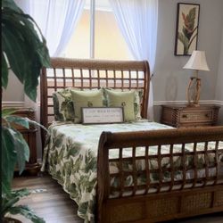 Sleight Bed Tommy Bahama STyLE Set ( Deliver Available) 