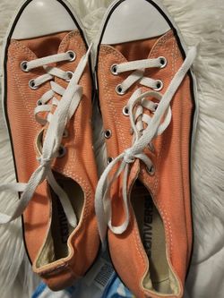 Chuck Taylor All Star Pink LOW Top Sz. 8 Men 10 Women