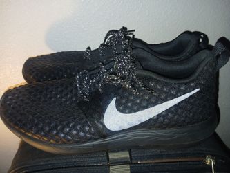 Nike Men's Roshe Two Flyknit 365 in black - (Size 10.5) $30
Gently Used a few times Like New 
Pick up in Mckinney