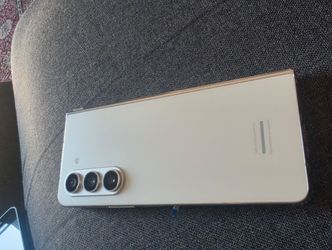 Samsung fold 5 unlocked $600