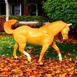 Breyer 1999 Stablemates Red Stable Set Apricot Dun Model Horse 59197, 2.5”