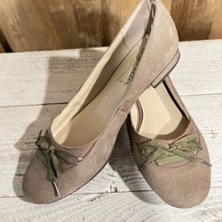 Seychelles size 7 1/2. suede leather flats