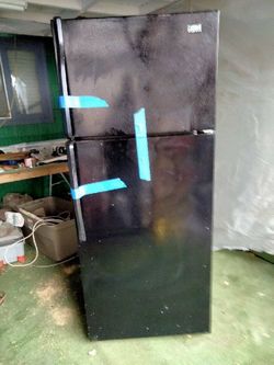 All Blk Refrigerator MayTagWorks Like New
