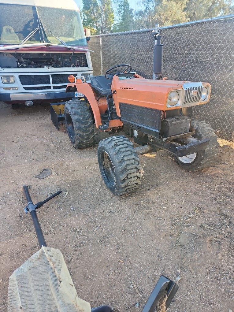 3 Cylinder Diesel Kubota New Tires Low Hours