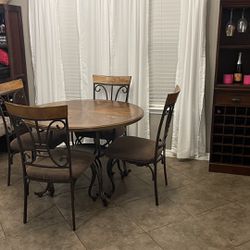 Round Kitchen Table With 4 Matching Chairs