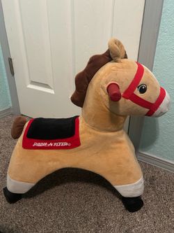 Rolling pony toy