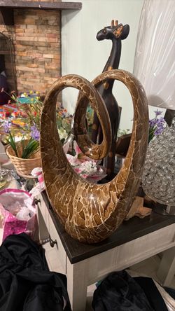Decorative Interlocking Hearts Sculpture