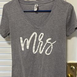 Gray “Mrs” T-shirt Size Small