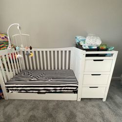 Graco Remi 4-in-1 Convertible Crib with Drawer and Changer