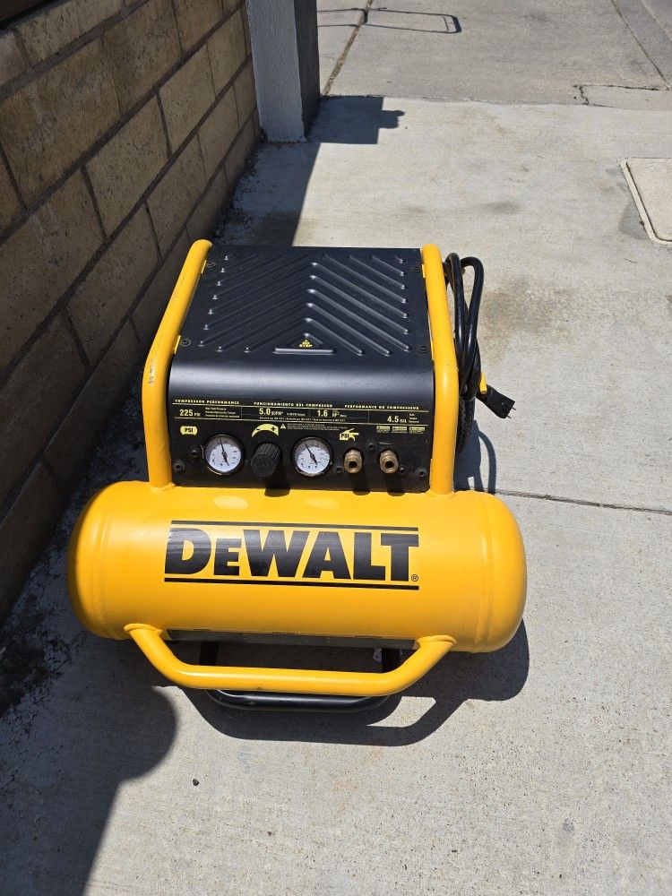 Dewalt 4.5g Air Compressor