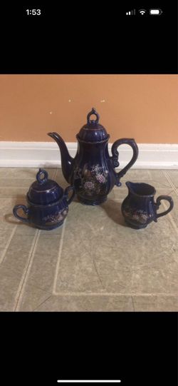 handmade porcelain Musical tea pot. brand new