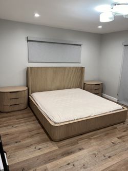 RH Byron Shelter Inspired King Size Bed, Free Delivery ✅ Fluted RH Style Bed With 2 Matching Nightstands Light Oak Wood 