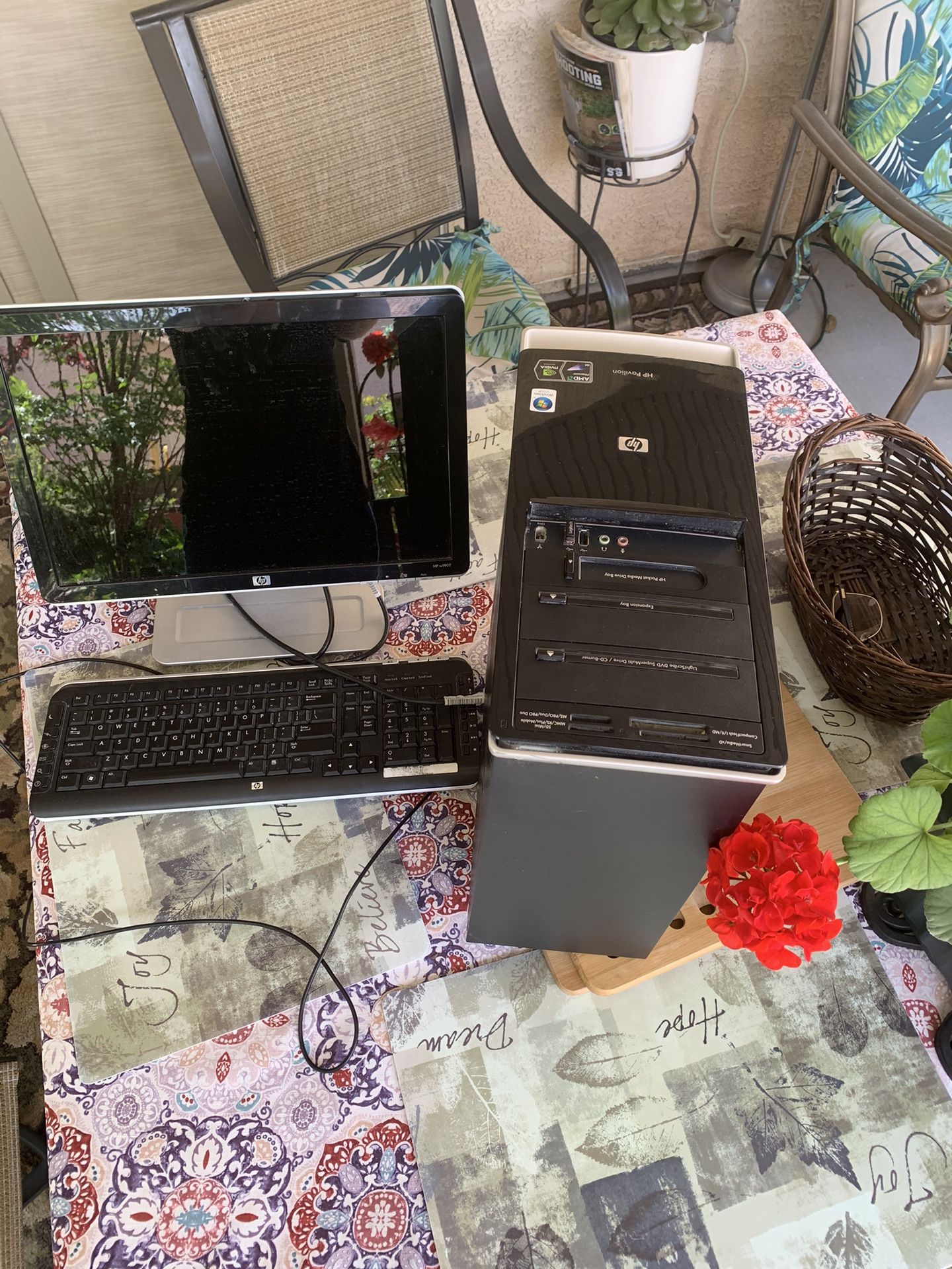 Desktop Computer With Keyboard