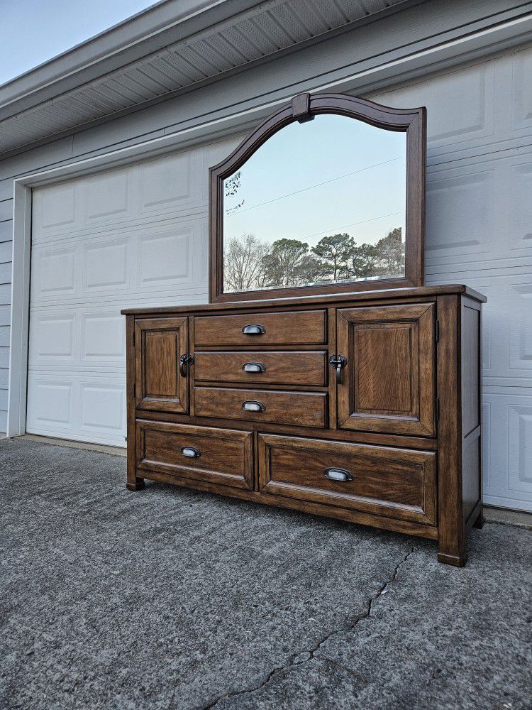 Pulaski Eric Church Highway To Home Heartland Falls Collection Dresser with Mirror