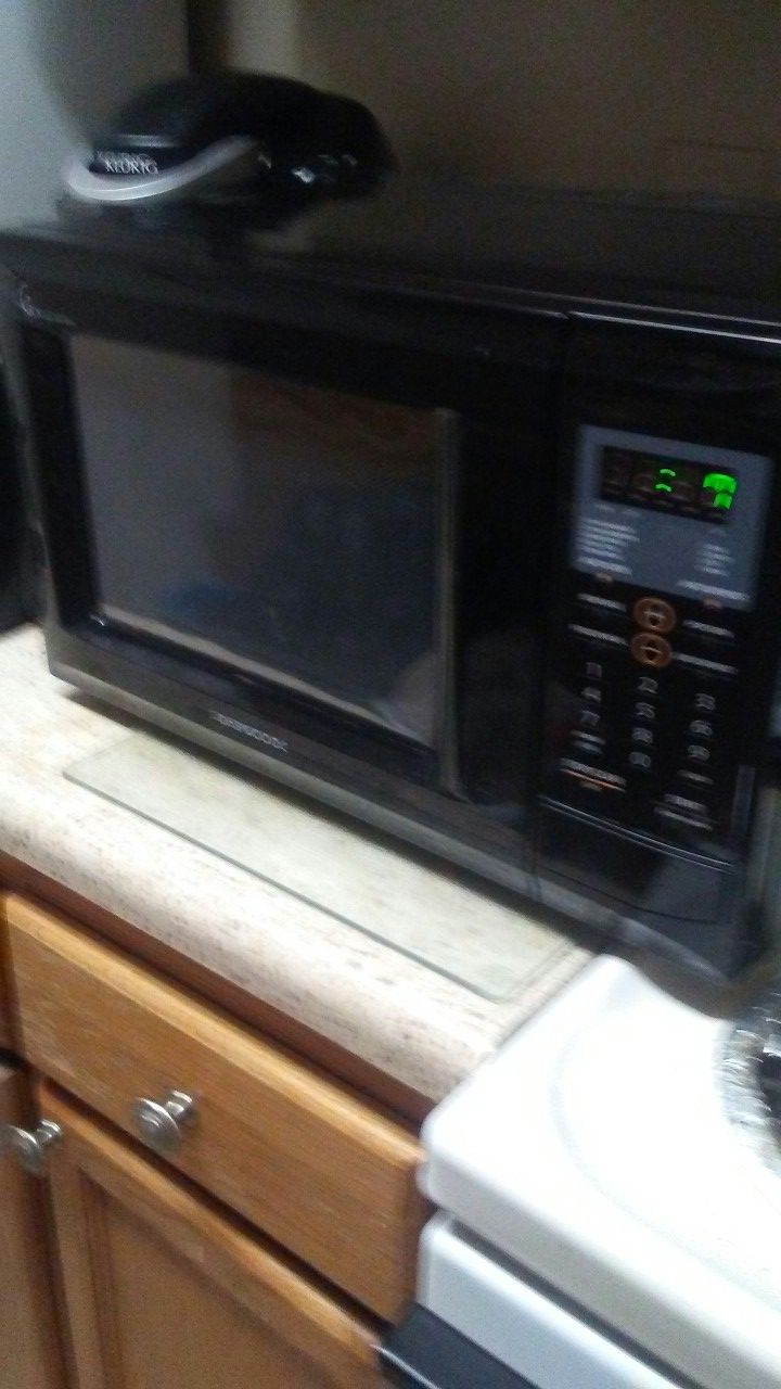 New Daewoo Microwave 2 months old rarely used see pics