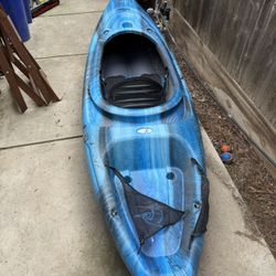 Pelican Mission 100 Kayak With Paddles