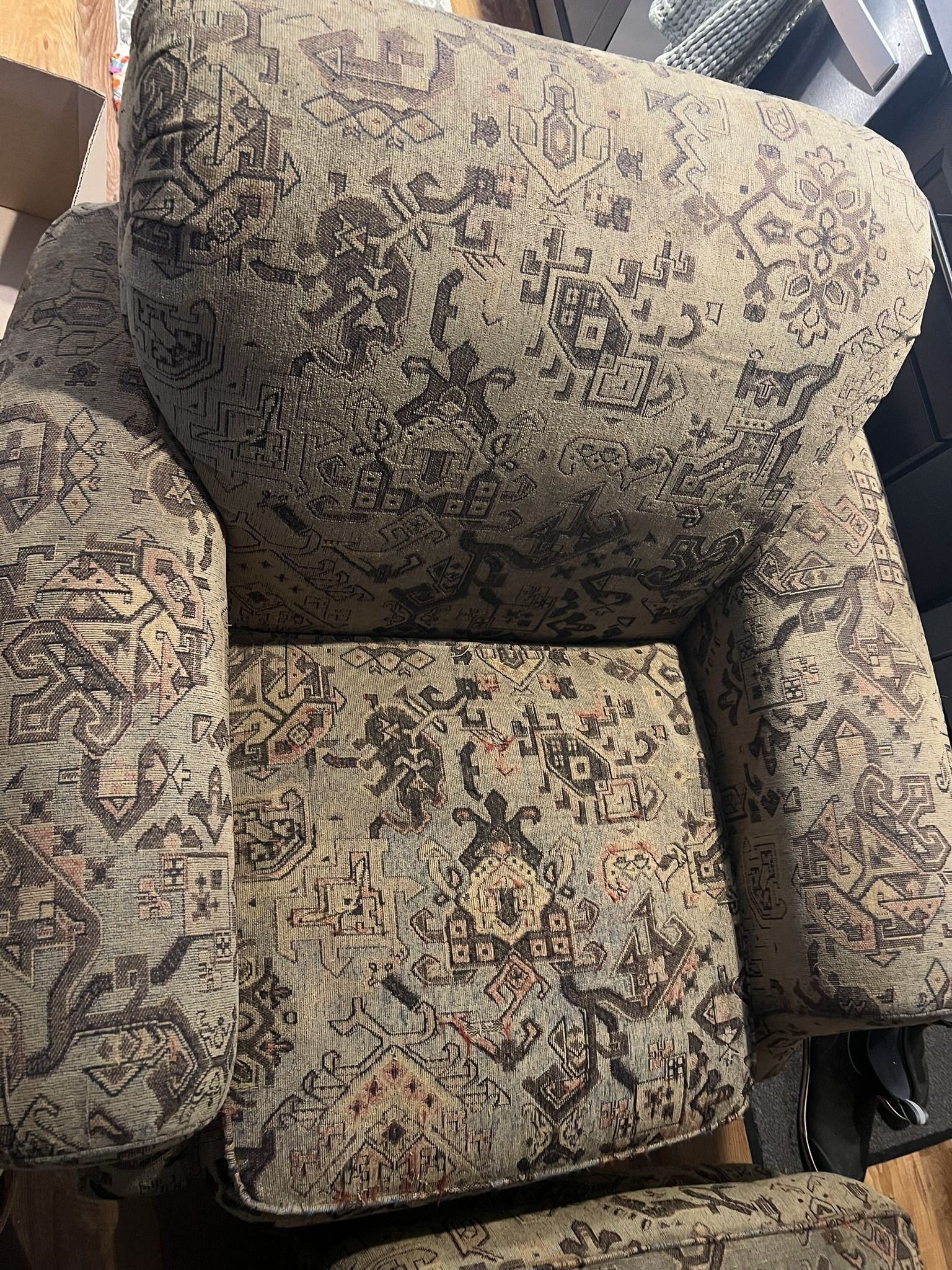 Comfy Designer Chair With Ottoman