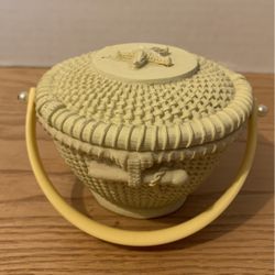 Vintage basket weave Nantucket ceramic basket trinket box 3 1/2” x 3”