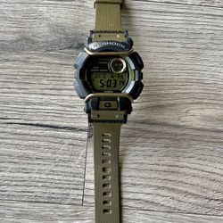 Lightly used Casio G-Shock GD-400