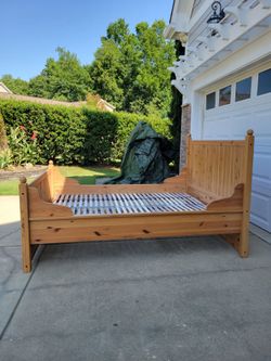 All solid pine wood complete queen size bed
