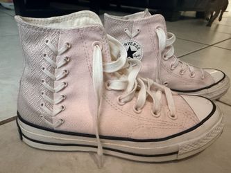 Converse Pink size 6