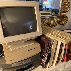 Apple Macintosh IIsi Monitor , Computer And Keyboard 