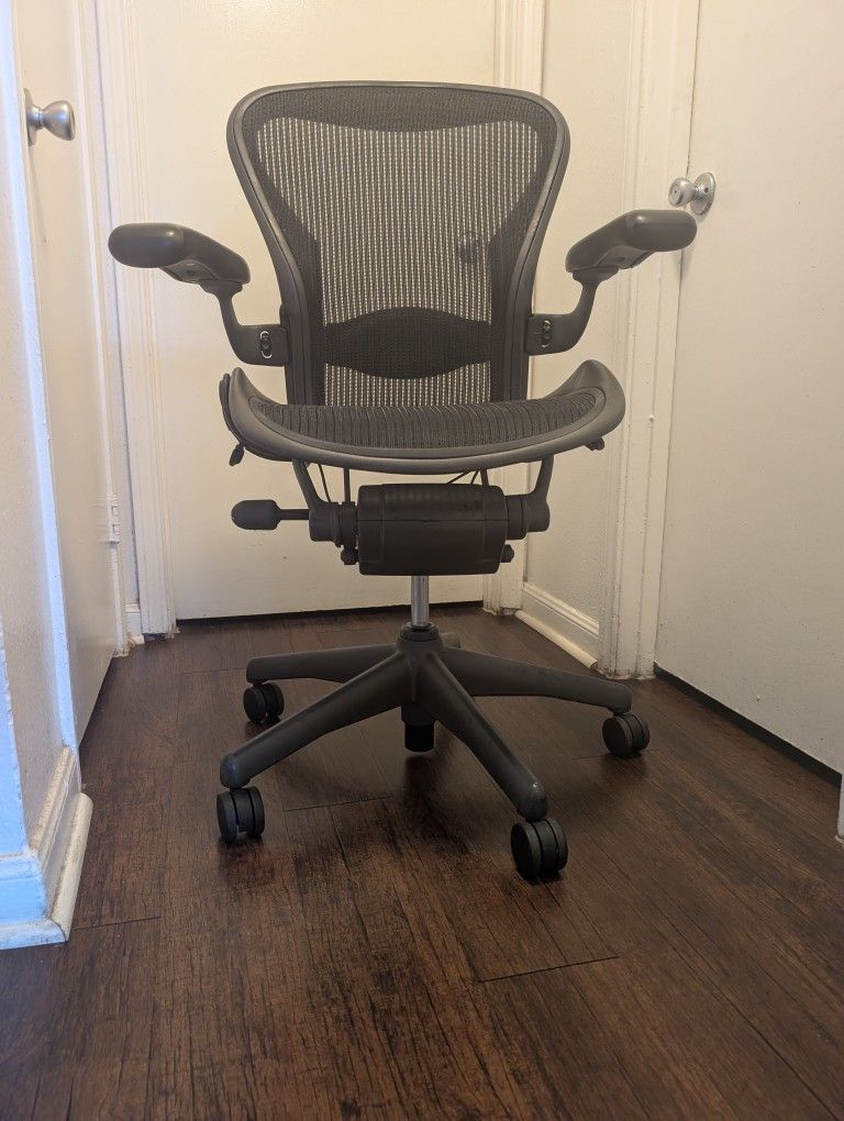 Herman Miller Aeron Classic Ergonomic Task Chair Size B 