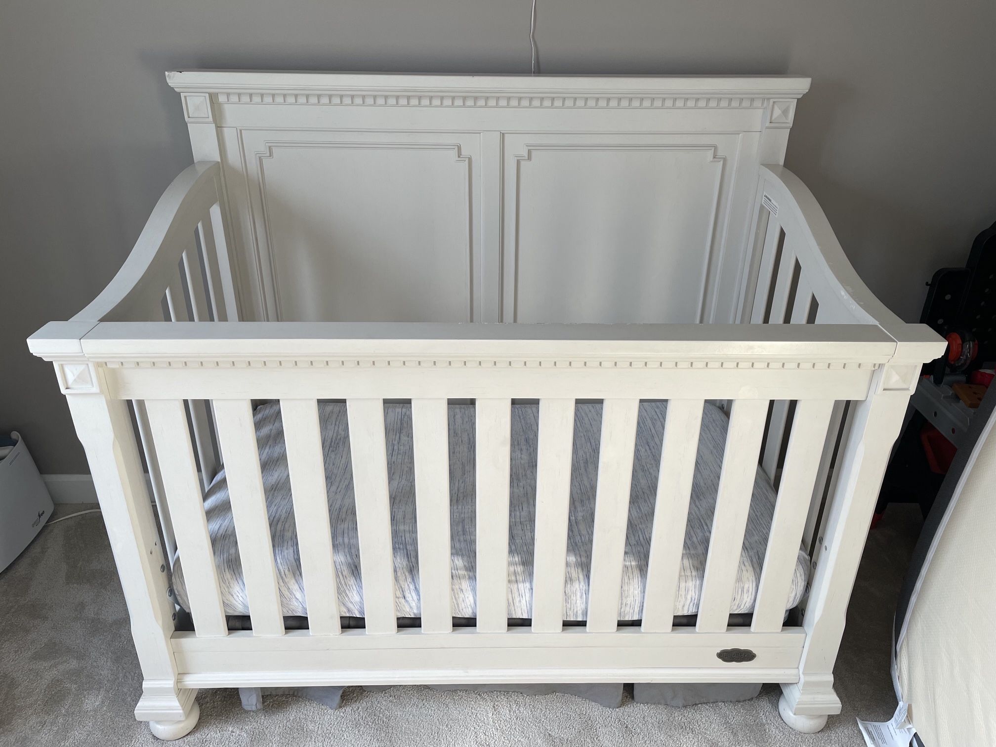 Heidi Klum Truly Scrumptious Conversion Crib and Dresser and Changing Table for Sale in Geneva