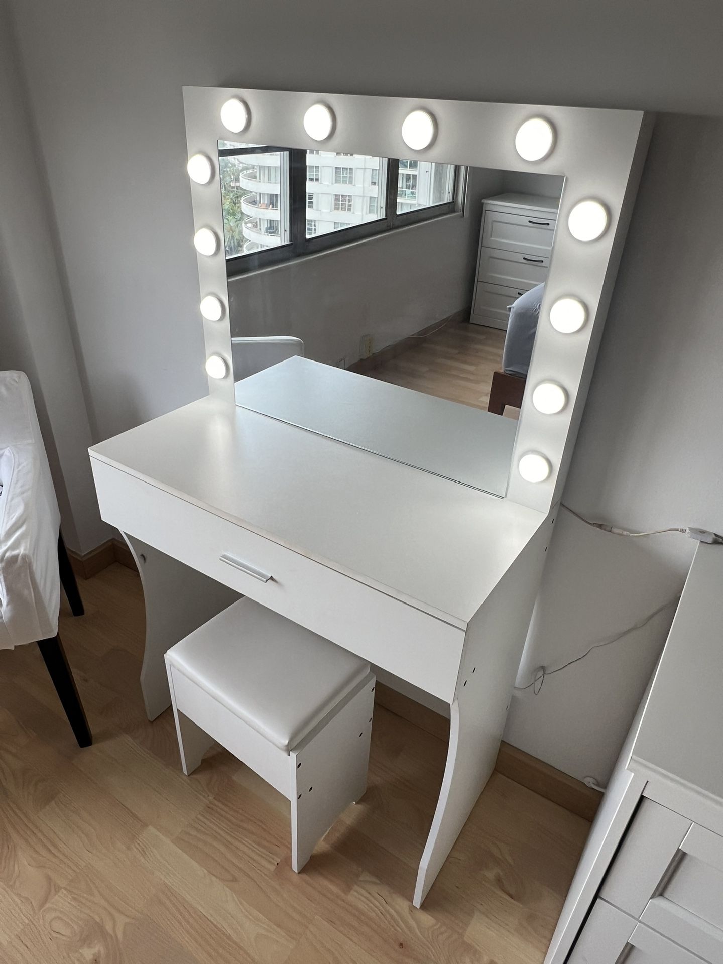 Makeup Vanity White 