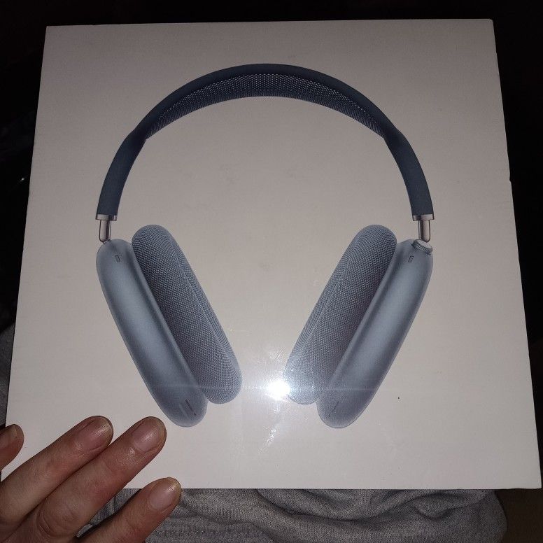 Brand New Apple Airpods Max w/ Smartcase $280
