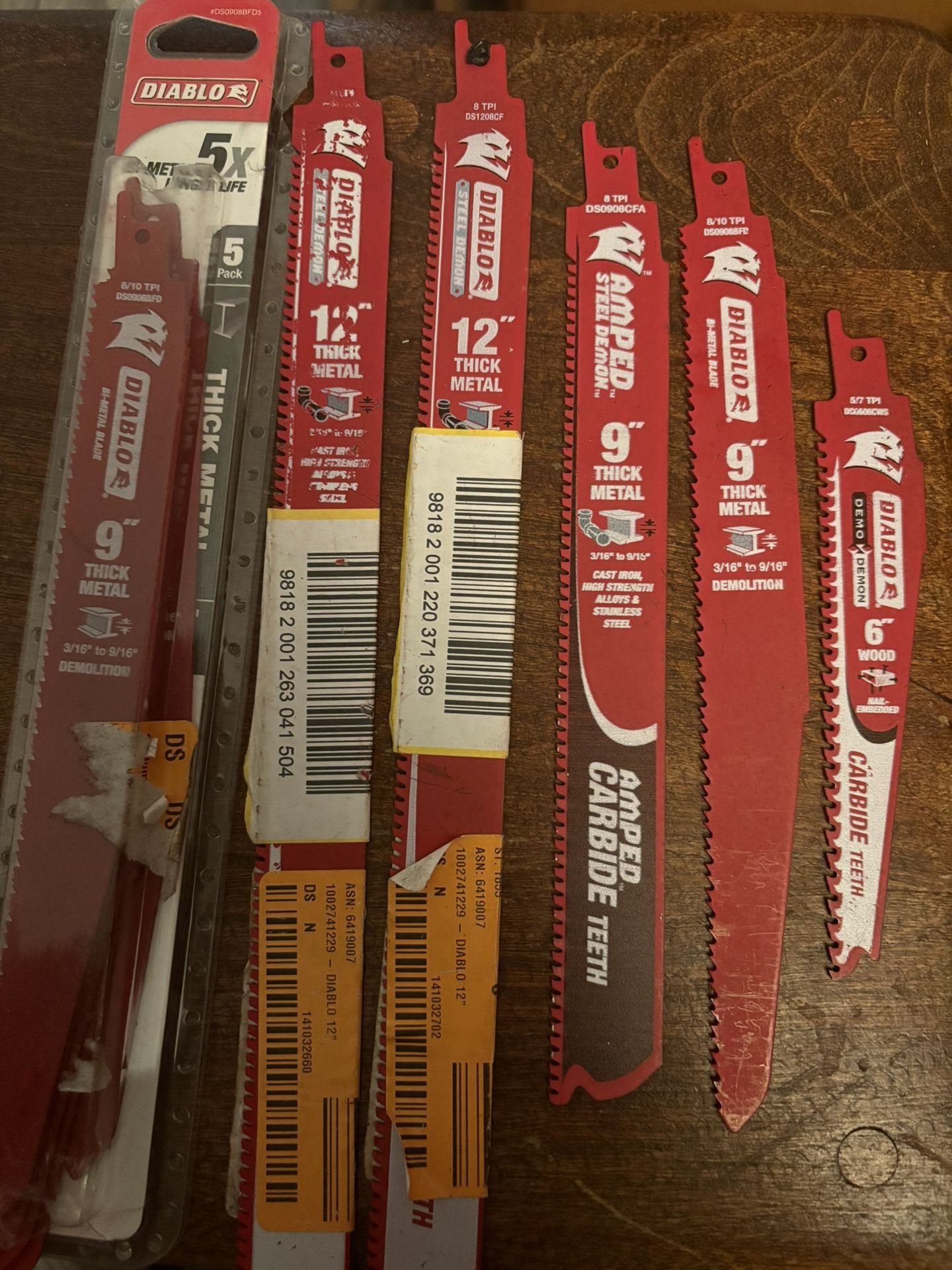 Diablo Saw all Blades 12”, 9”, 6”, And A 5pk Of 9” Thick Metal Carbide Teeth