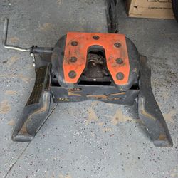 Curt Fifth wheel With Bracket 