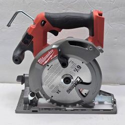Milwaukee M18 FUEL 18V Lithium-Ion Brushless Cordless 6-1/2 in. Circular Saw (Tool-Only) Used Like New And New Blade 