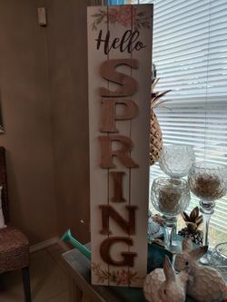 Hello Spring Sign 