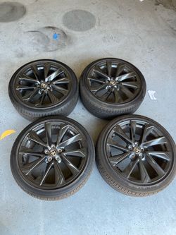 Toyota Corolla wheels and tires
