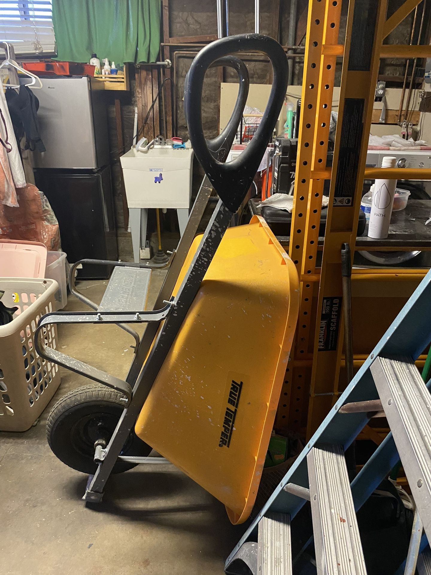 Wheelbarrow | Carretilla