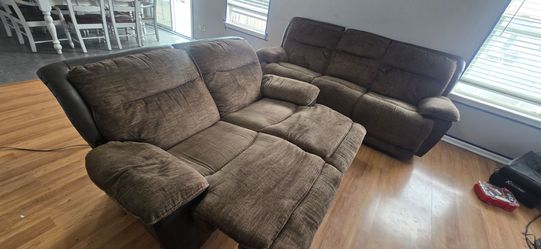 Reclining  Love Seat.