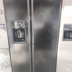 G. E REFRIGERATOR BLACK COLOR 