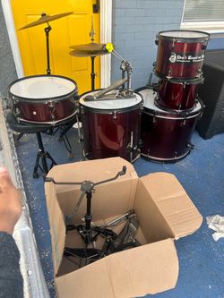 Grove percussion drum set