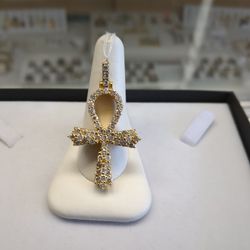 14k Gold Solid Gold Diamond Pendant 14.4 Grams If You Are Interested Please Ask For Maribel Thank You 