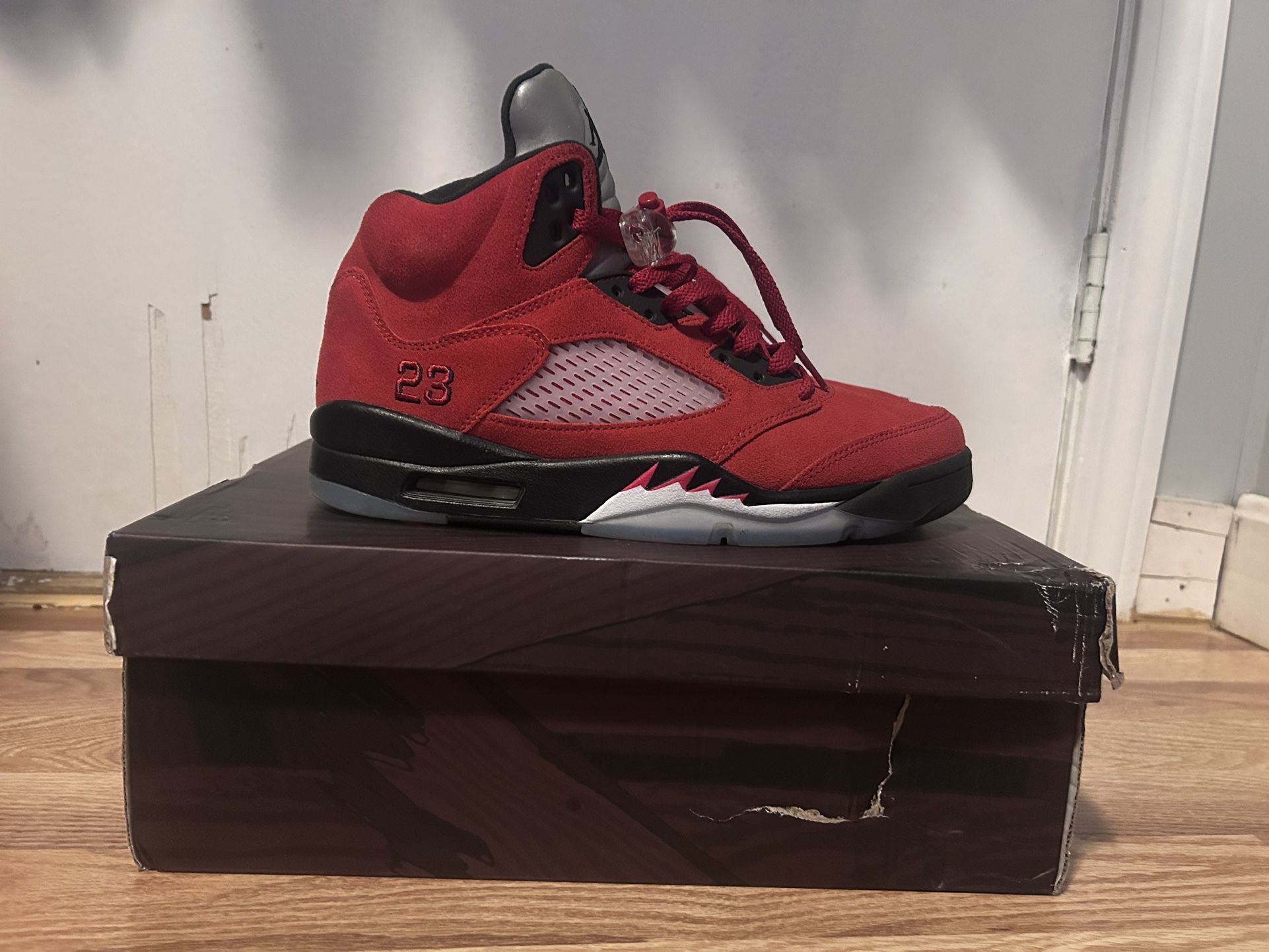 Jordan 5 Raging Bulls Size 9