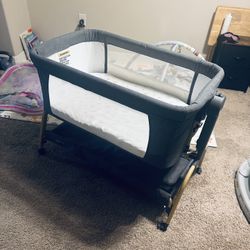 Large Rocking Basinet 