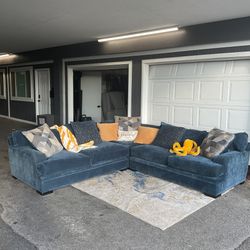 Sectional Sofa/ Couch DELIVERY AVAILABLE 
